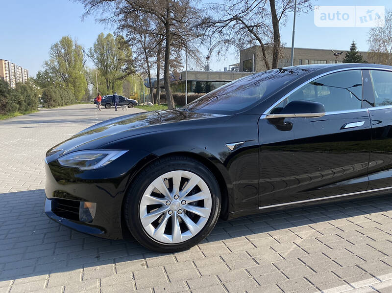 Ліфтбек Tesla Model S 2017 в Дніпрі фото 4 Ліфтбек Tesla Model S 2017 в Дніпрі