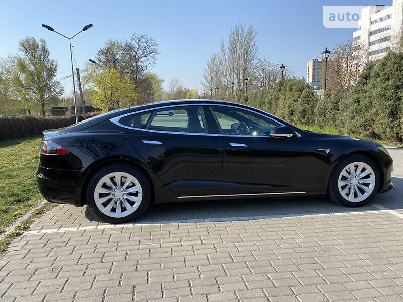 Ліфтбек Tesla Model S 2017 в Дніпрі фото 11 Ліфтбек Tesla Model S 2017 в Дніпрі
