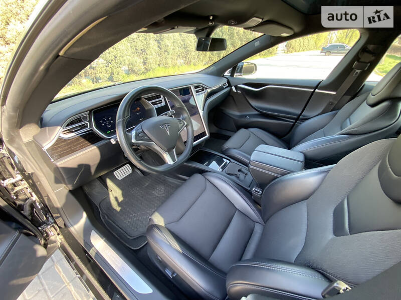 Ліфтбек Tesla Model S 2017 в Дніпрі фото 25 Ліфтбек Tesla Model S 2017 в Дніпрі