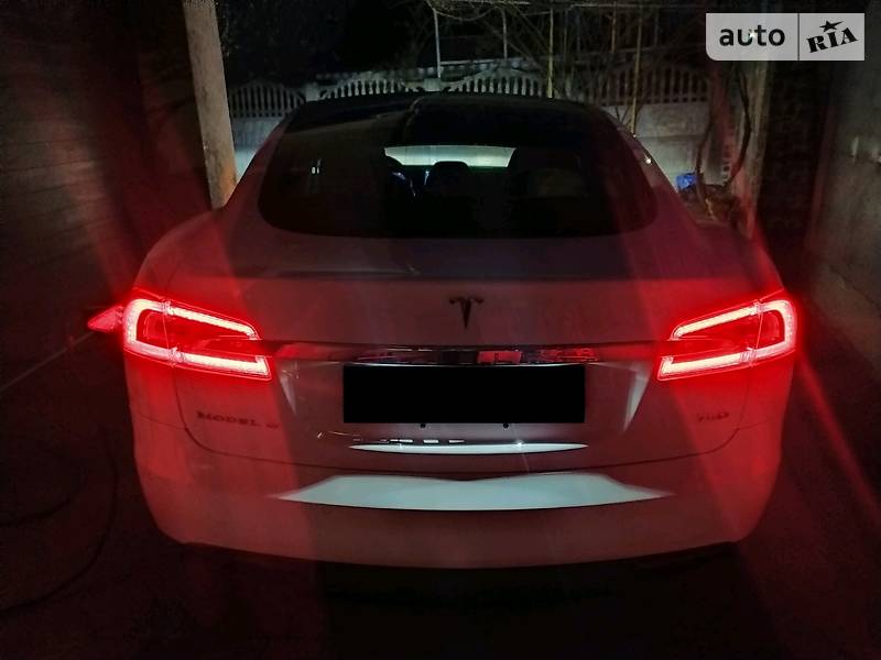 Седан Tesla Model S 2016 в Житомирі фото 13 Седан Tesla Model S 2016 в Житомирі