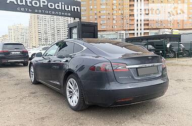Седан Tesla Model S 2016 в 