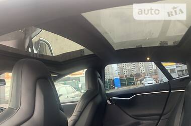 Седан Tesla Model S 2016 в 