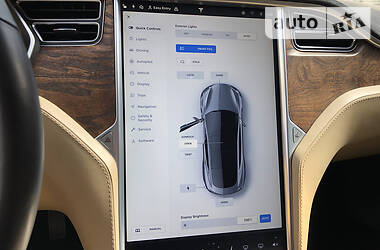 Хетчбек Tesla Model S 2017 в 