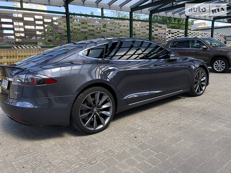 Хетчбек Tesla Model S 2017 в Харкові