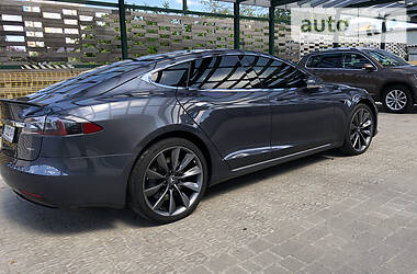 Хетчбек Tesla Model S 2017 в 