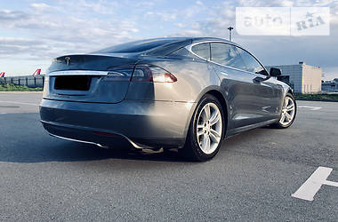 Седан Tesla Model S 2013 в Киеве