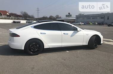 Хэтчбек Tesla Model S 2015 в Ужгороде