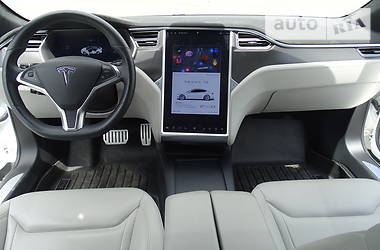 Седан Tesla Model S 2016 в Ужгороді