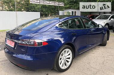 Седан Tesla Model S 2018 в 