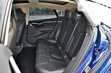 Седан Tesla Model S 2016 в 
