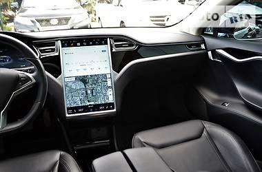Седан Tesla Model S 2016 в 
