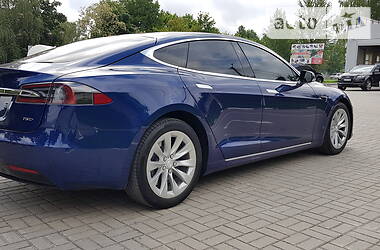 Седан Tesla Model S 2017 в Тернополе