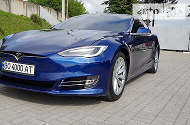 Седан Tesla Model S 2017 в Тернополе