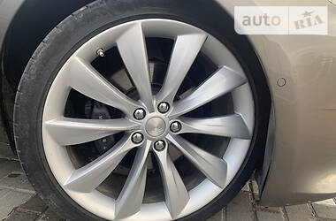 Хетчбек Tesla Model S 2016 в 