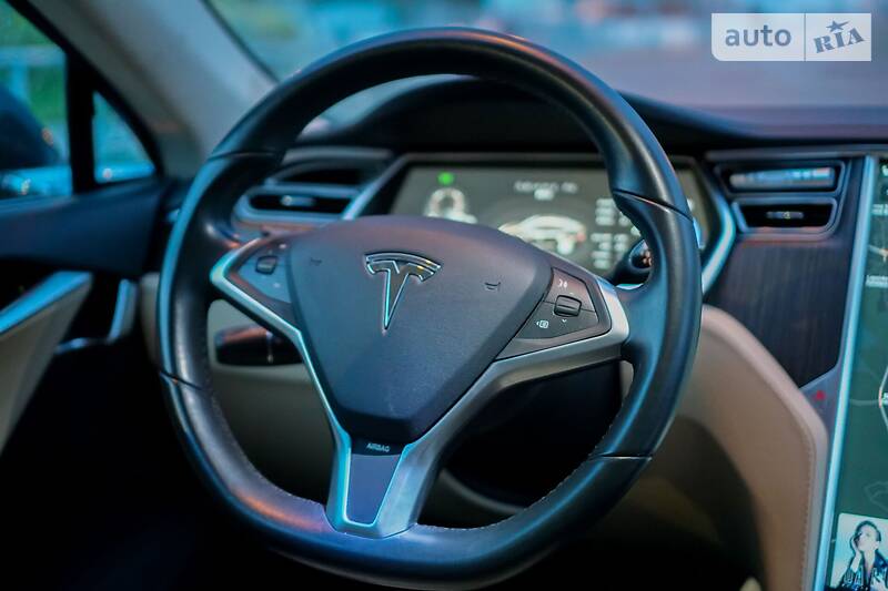 Хетчбек Tesla Model S 2013 в Львові