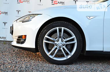 Лифтбек Tesla Model S 2014 в Киеве