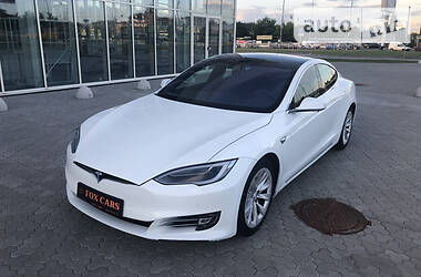 Лифтбек Tesla Model S 2017 в Киеве