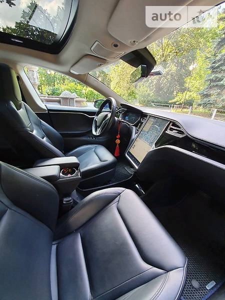 Хэтчбек Tesla Model S 2015 в Киеве