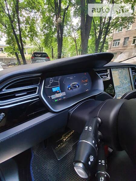 Хэтчбек Tesla Model S 2015 в Киеве