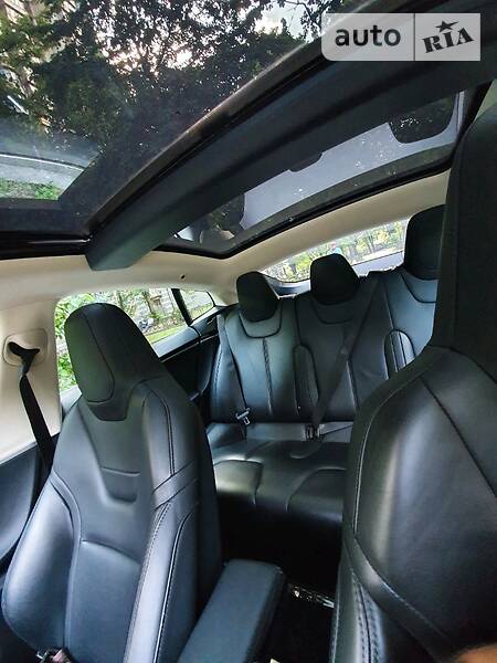 Хэтчбек Tesla Model S 2015 в Киеве