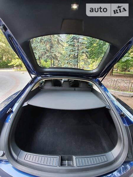 Хэтчбек Tesla Model S 2015 в Киеве