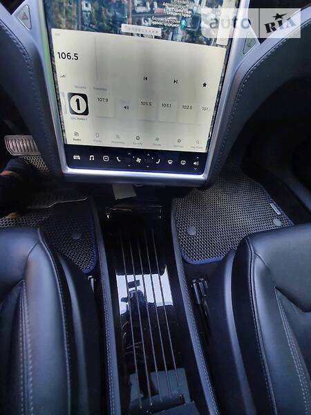Хэтчбек Tesla Model S 2015 в Киеве