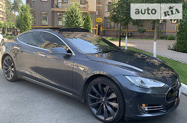 Лифтбек Tesla Model S 2015 в Тернополе