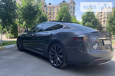 Лифтбек Tesla Model S 2015 в Тернополе