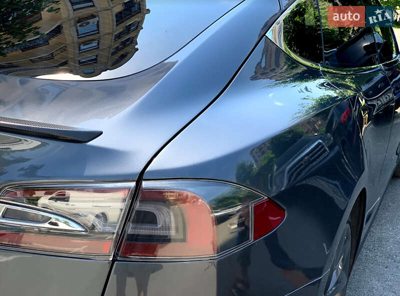 Лифтбек Tesla Model S 2015 в Тернополе