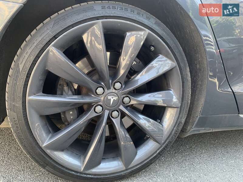 Лифтбек Tesla Model S 2015 в Тернополе