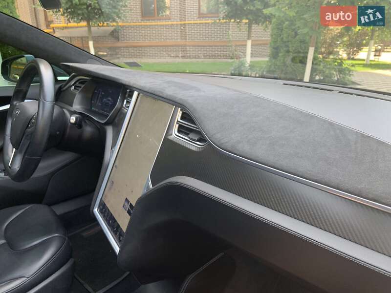 Лифтбек Tesla Model S 2015 в Тернополе