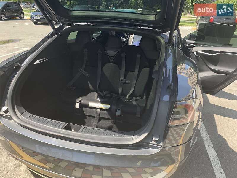 Лифтбек Tesla Model S 2015 в Тернополе