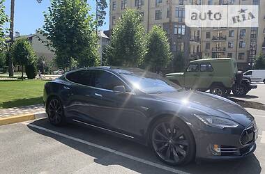 Лифтбек Tesla Model S 2015 в Тернополе