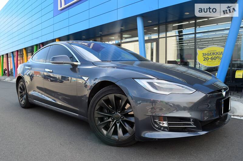 Седан Tesla Model S 2016 в 
