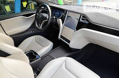 Седан Tesla Model S 2016 в 