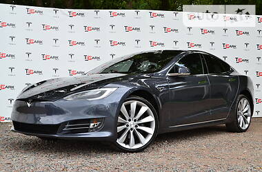 Лифтбек Tesla Model S 2016 в Киеве