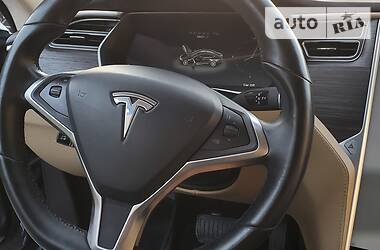 Седан Tesla Model S 2016 в Рівному