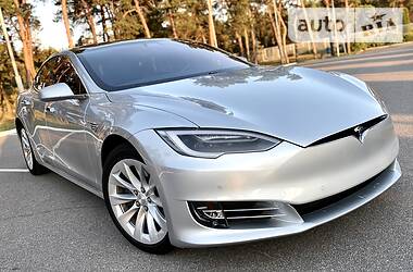 Седан Tesla Model S 2018 в Киеве