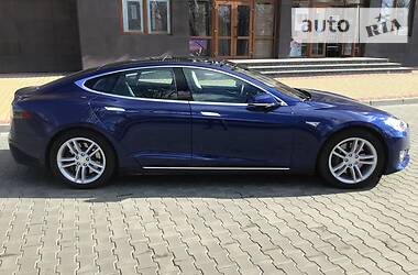 Седан Tesla Model S 2015 в Луцке