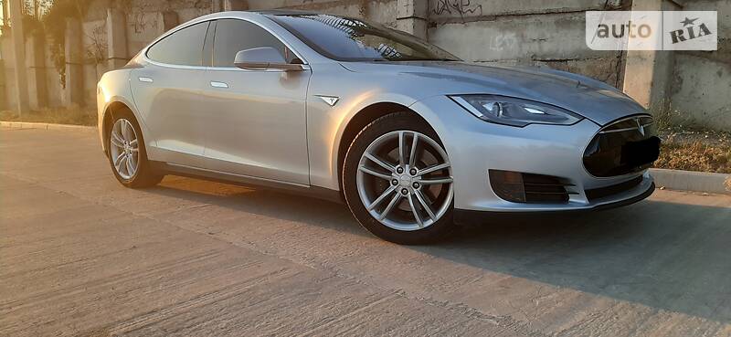 Хэтчбек Tesla Model S 2013 в Николаеве