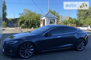 Седан Tesla Model S 2016 в Киеве