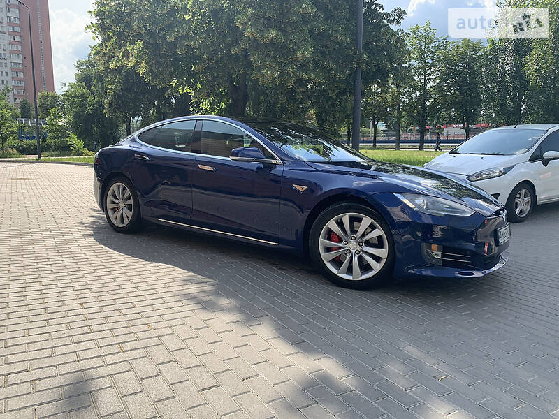 Седан Tesla Model S 2015 в Києві
