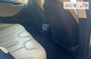Седан Tesla Model S 2016 в 