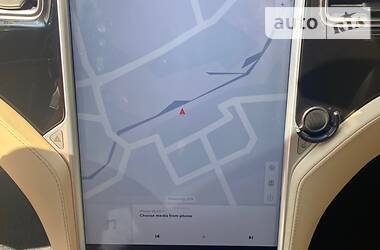 Седан Tesla Model S 2016 в 