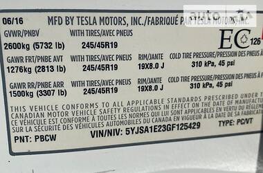 Седан Tesla Model S 2016 в 