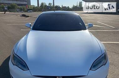 Седан Tesla Model S 2016 в 