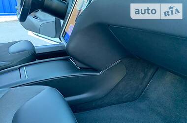 Седан Tesla Model S 2016 в 