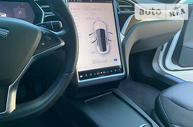 Седан Tesla Model S 2016 в 