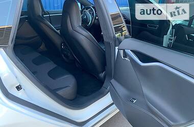 Седан Tesla Model S 2016 в 