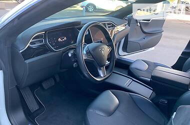 Седан Tesla Model S 2016 в 